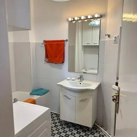 Orange Place -central Apartment